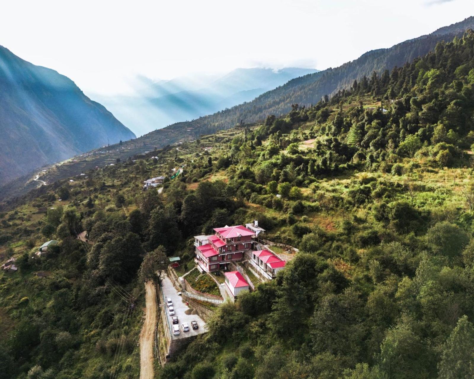 Resort Amaze Auli Joshīmath 외부 사진